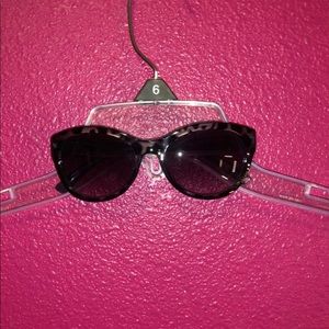 Cute round retro sunnies!